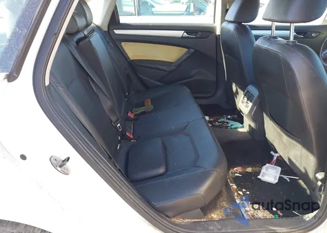 2013 Volkswagen Passat 2.5L Se z USA, uszkodzony, nr VIN 1VWBH7A34DC106651